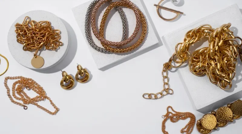 Uplift Your Personal Style With These 4 Fashion Accessories