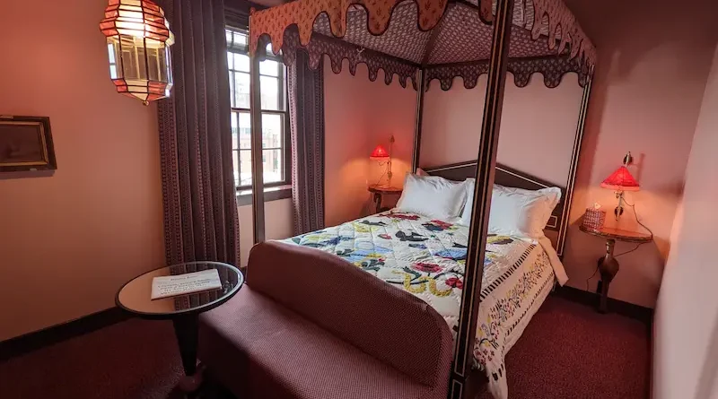 What are the benefits of planning your room booking at Cherai Beach resort