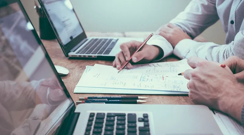 Smart Money Moves A Small Business Owner’s Guide to Stress-Free Tax Filing