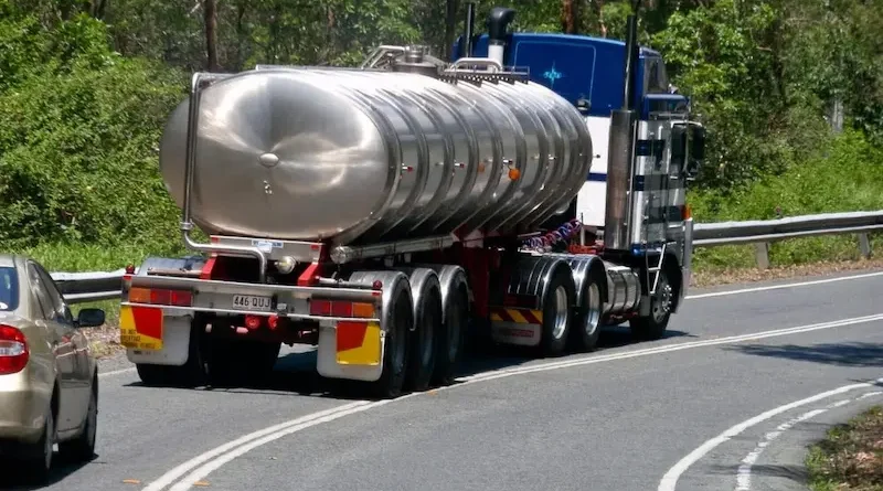 Water Tanker Truck Rental Services for Industrial and Commercial Use