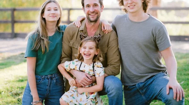 Owen Strausser Wyle Life, Family & What We Know So Far