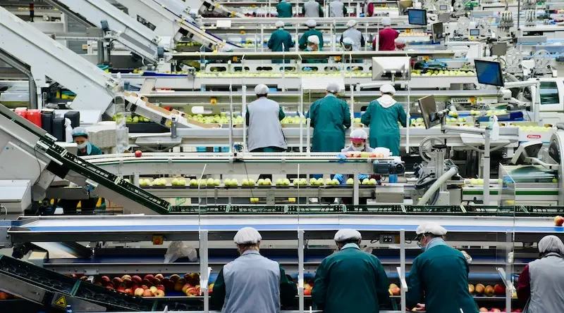 These are the 5 challenges the modern food & beverage industry is facing ― and how to navigate them